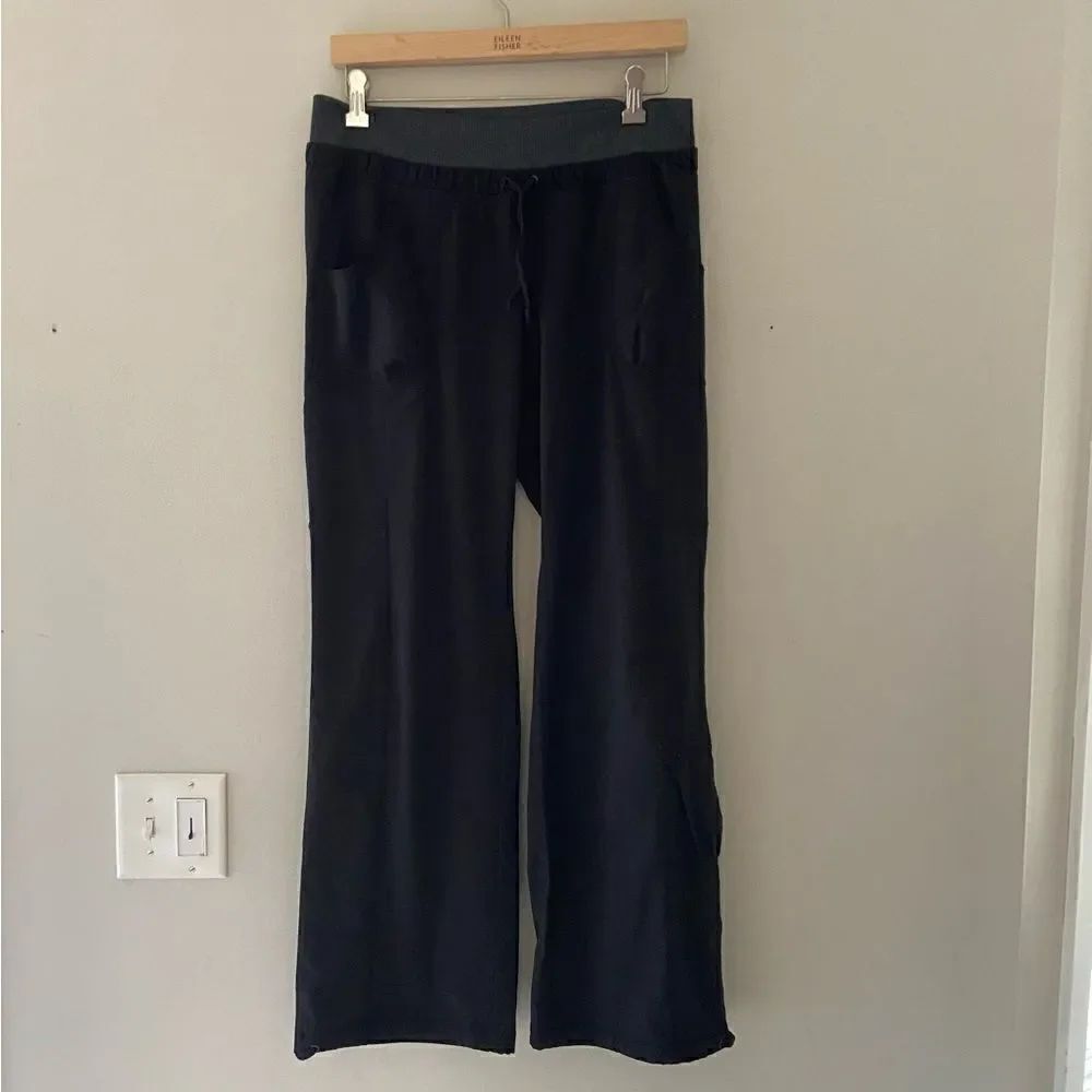 Athleta unlined black pants size 8